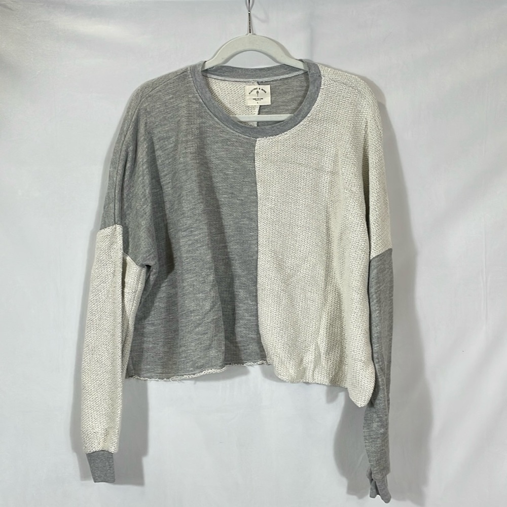 Electric & Rose Tai Regular Fit Sweatshirt Size L Gray Cream Color-block EUC